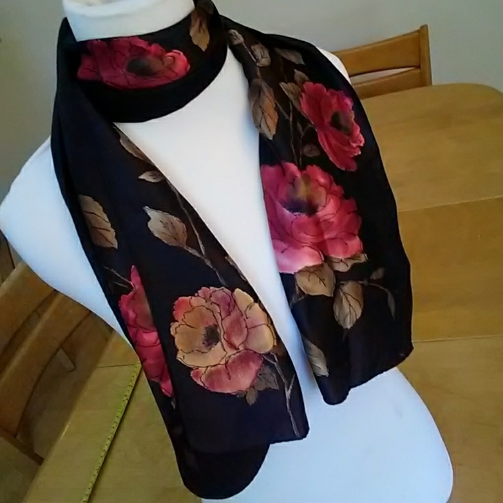 ▫️Black & Red Rose Floral Satin Scarf